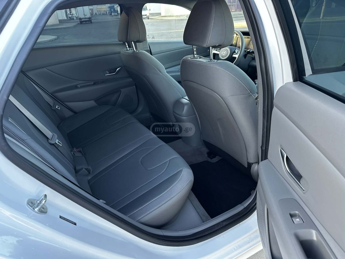 Hyundai Elantra - фото 9