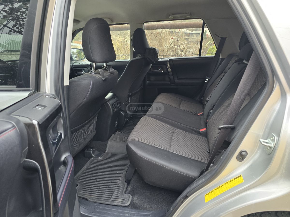 Toyota 4 Runner - фото 8