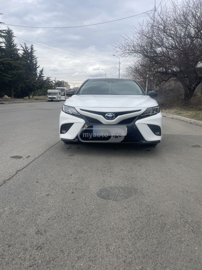 Toyota Camry - фото 1
