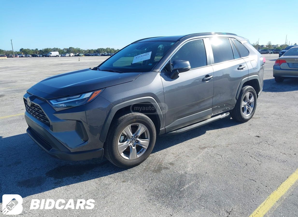 Toyota XLE 4dr Front-Wheel Drive Auto — миниатюра 2