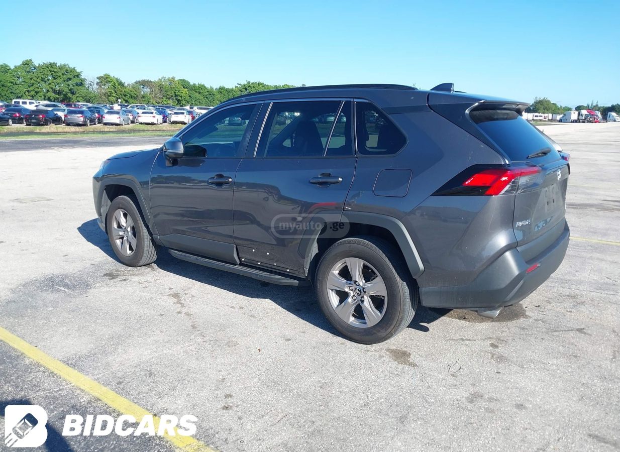 Toyota XLE 4dr Front-Wheel Drive Auto — миниатюра 3