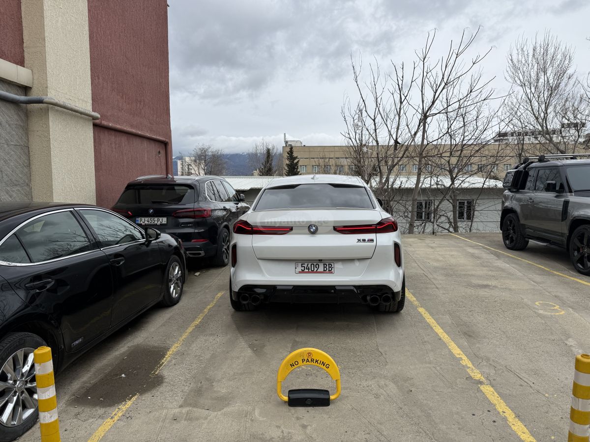 BMW xDrive40i 4dr All-Wheel Drive — миниатюра 12