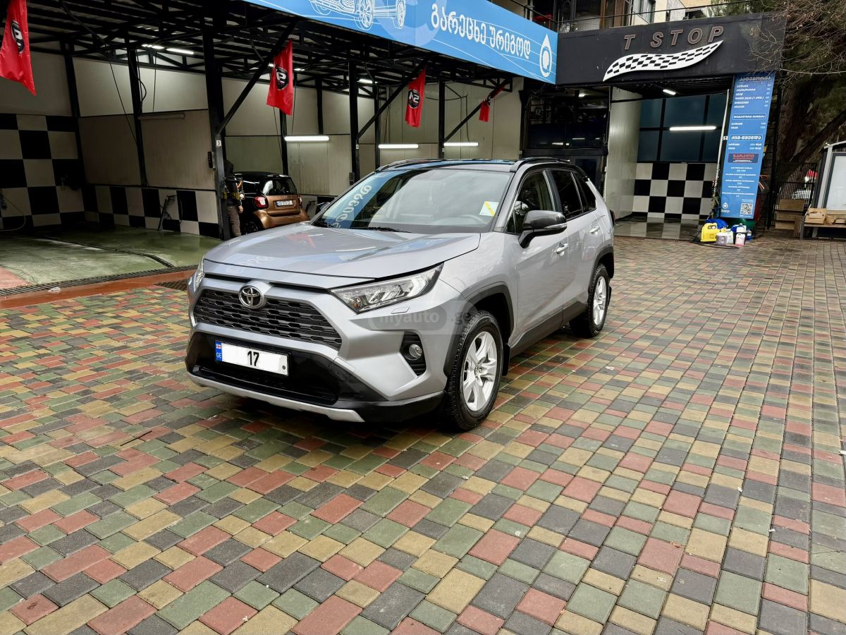 Toyota RAV 4 - фото 1