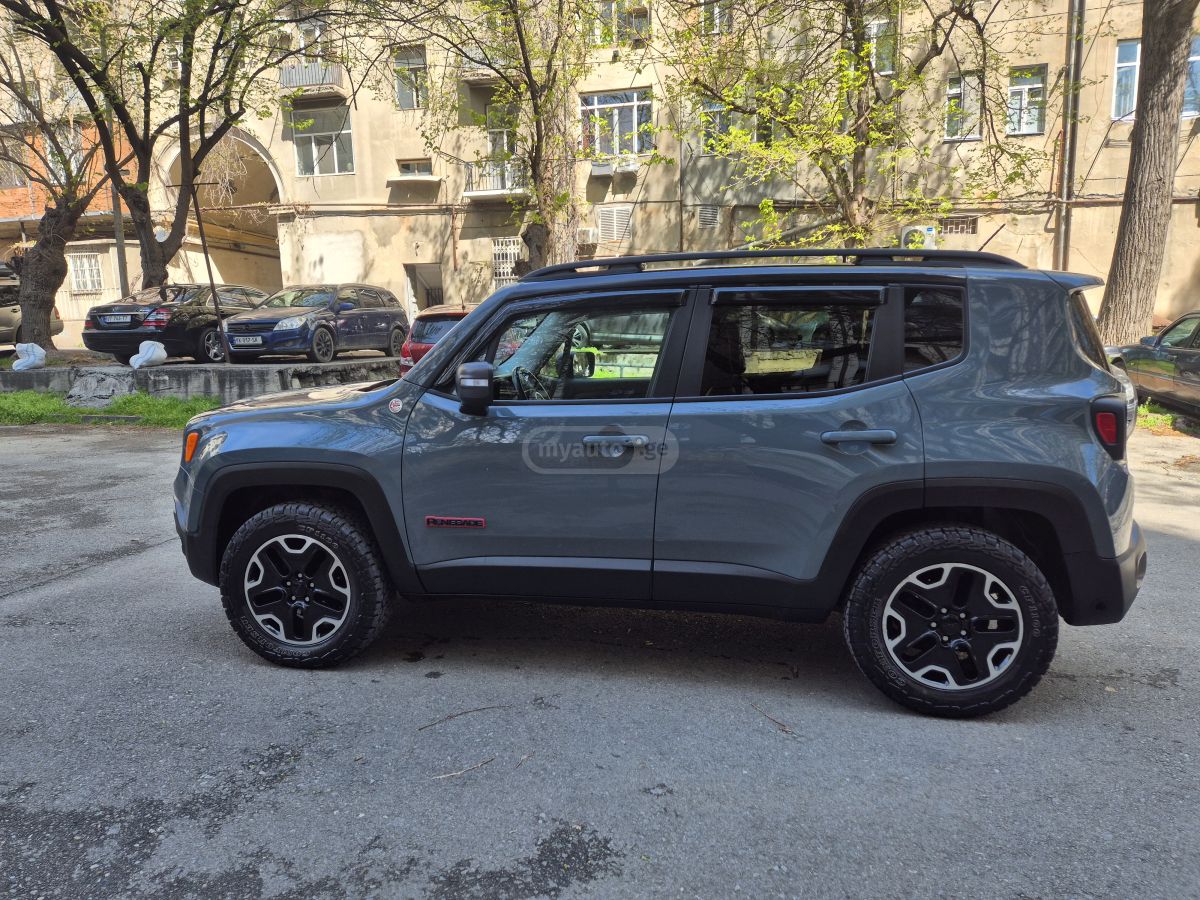 Jeep Renegade - фото 3