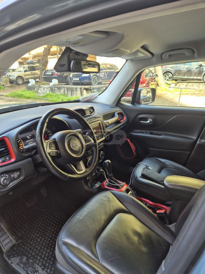 Jeep Renegade - фото 8