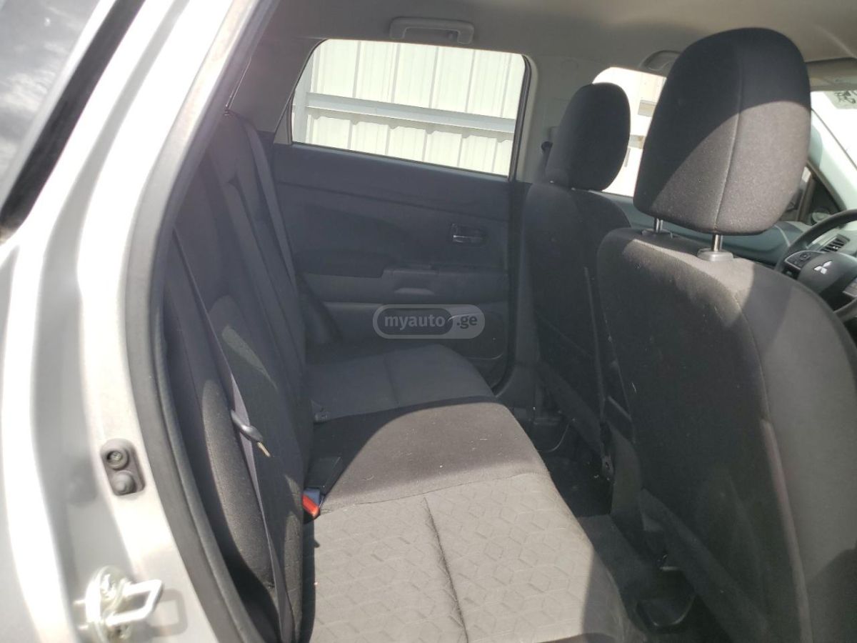 Mitsubishi Outlander - фото 11