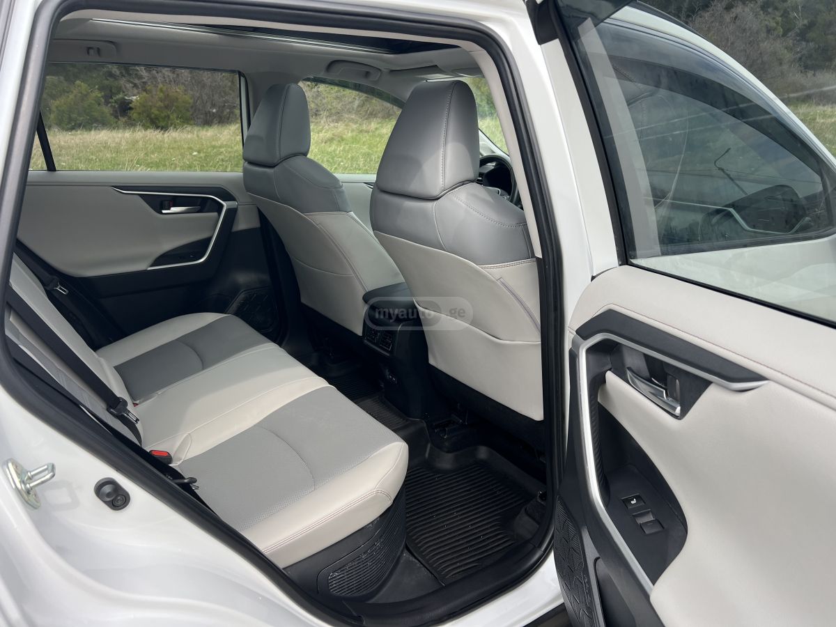 Toyota Rav 4 - фото 13