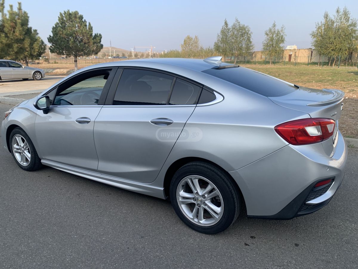 Chevrolet Cruze - фото 8