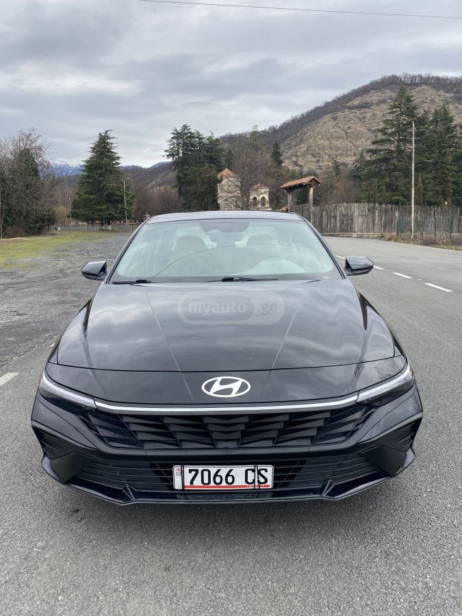 Hyundai Elantra - фото 1