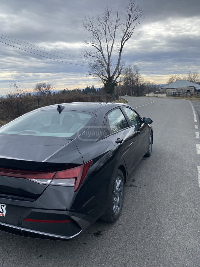 Hyundai Elantra - фото 7