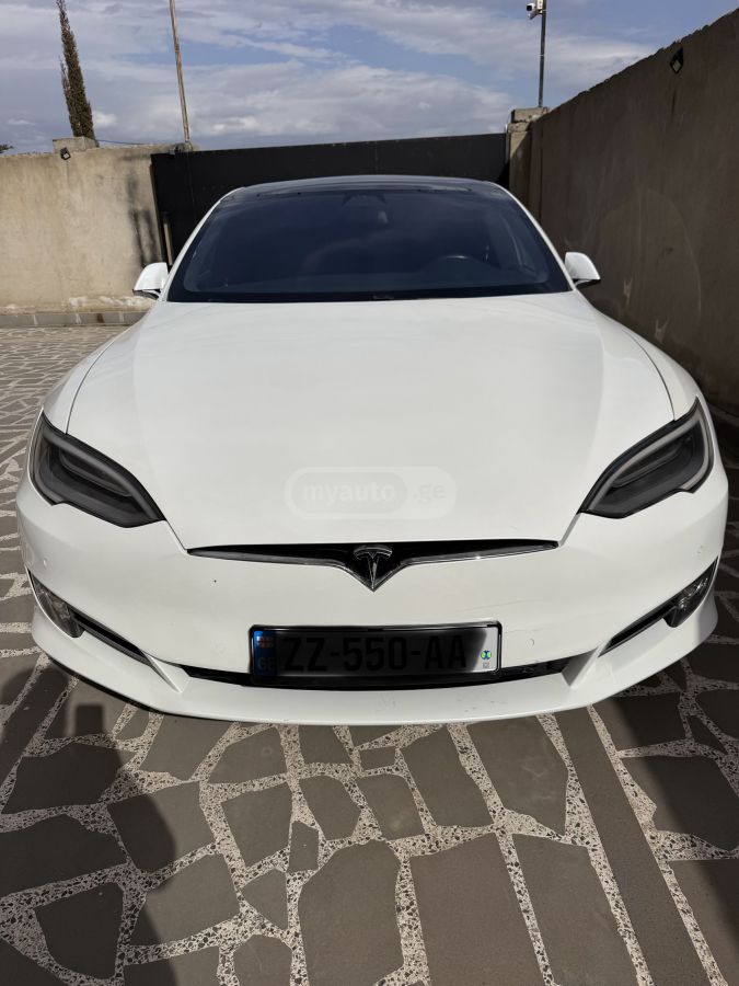 Tesla Model S - фото 1