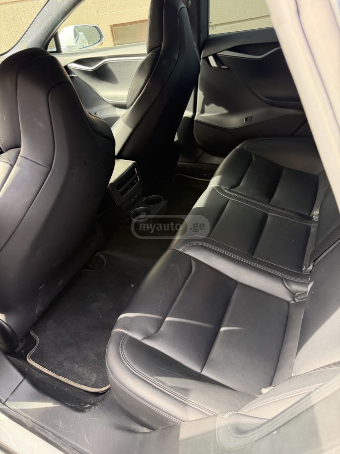 Tesla Model S - фото 10