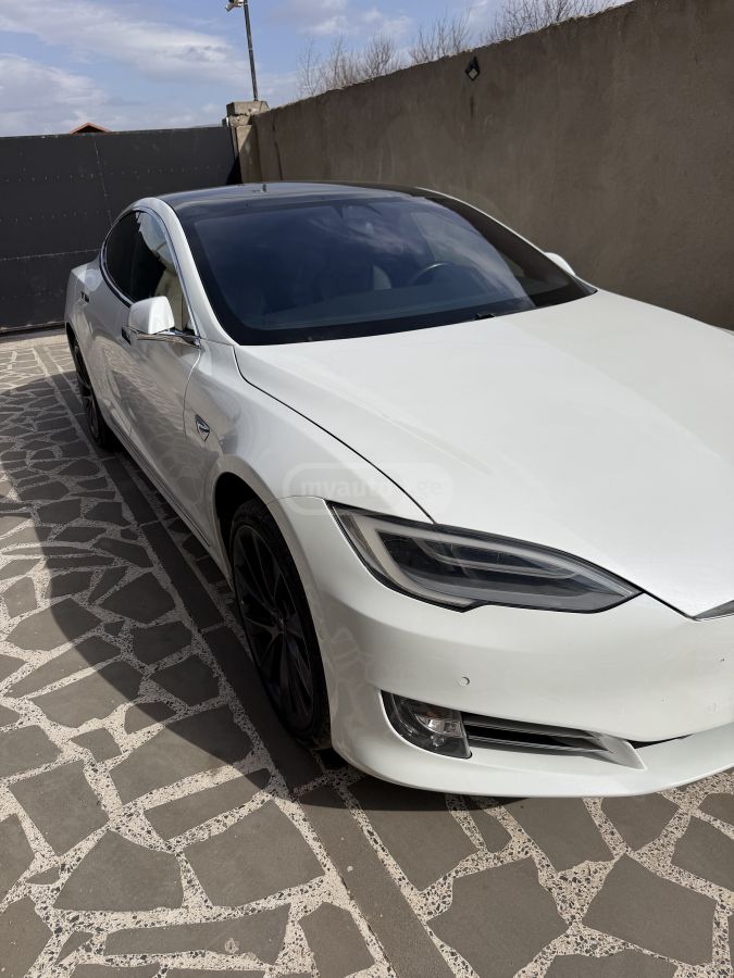 Tesla Model S - фото 3