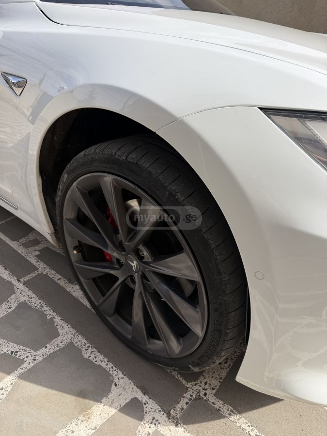 Tesla Model S - фото 4