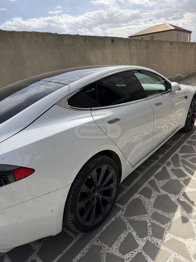 Tesla Model S - фото 6