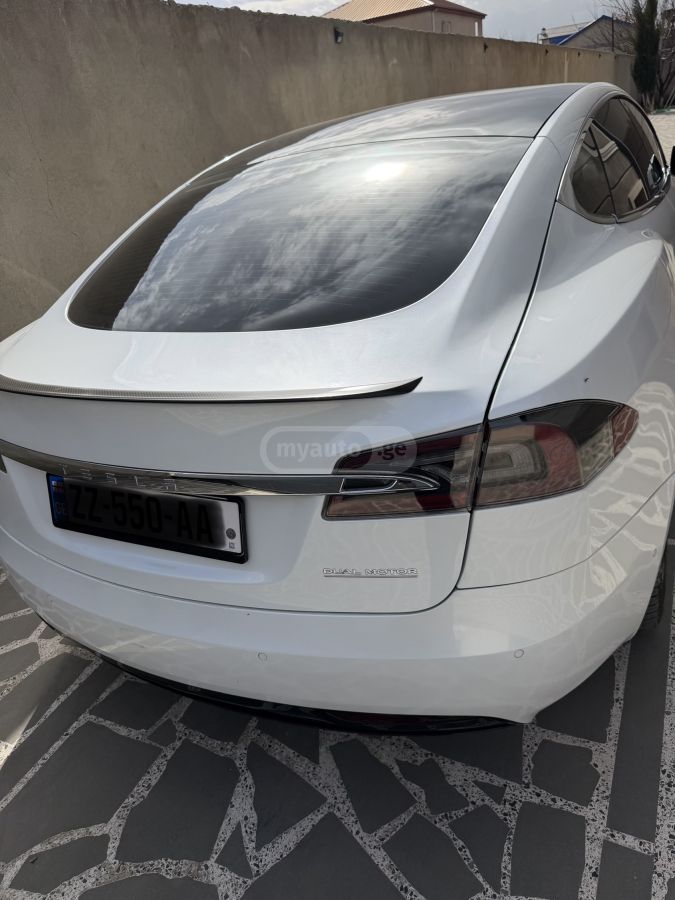 Tesla Model S - фото 7