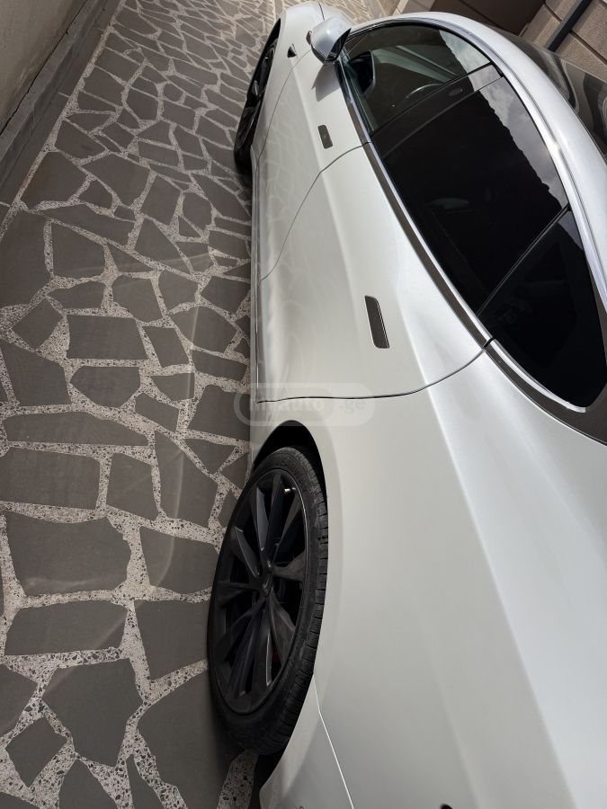 Tesla Model S - фото 8