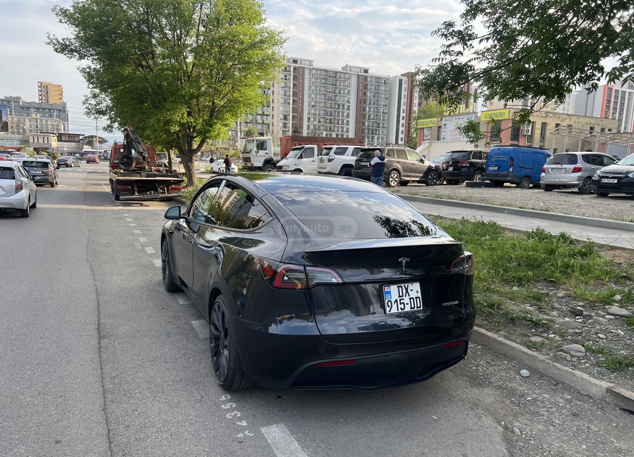 Tesla Model Y - фото 13