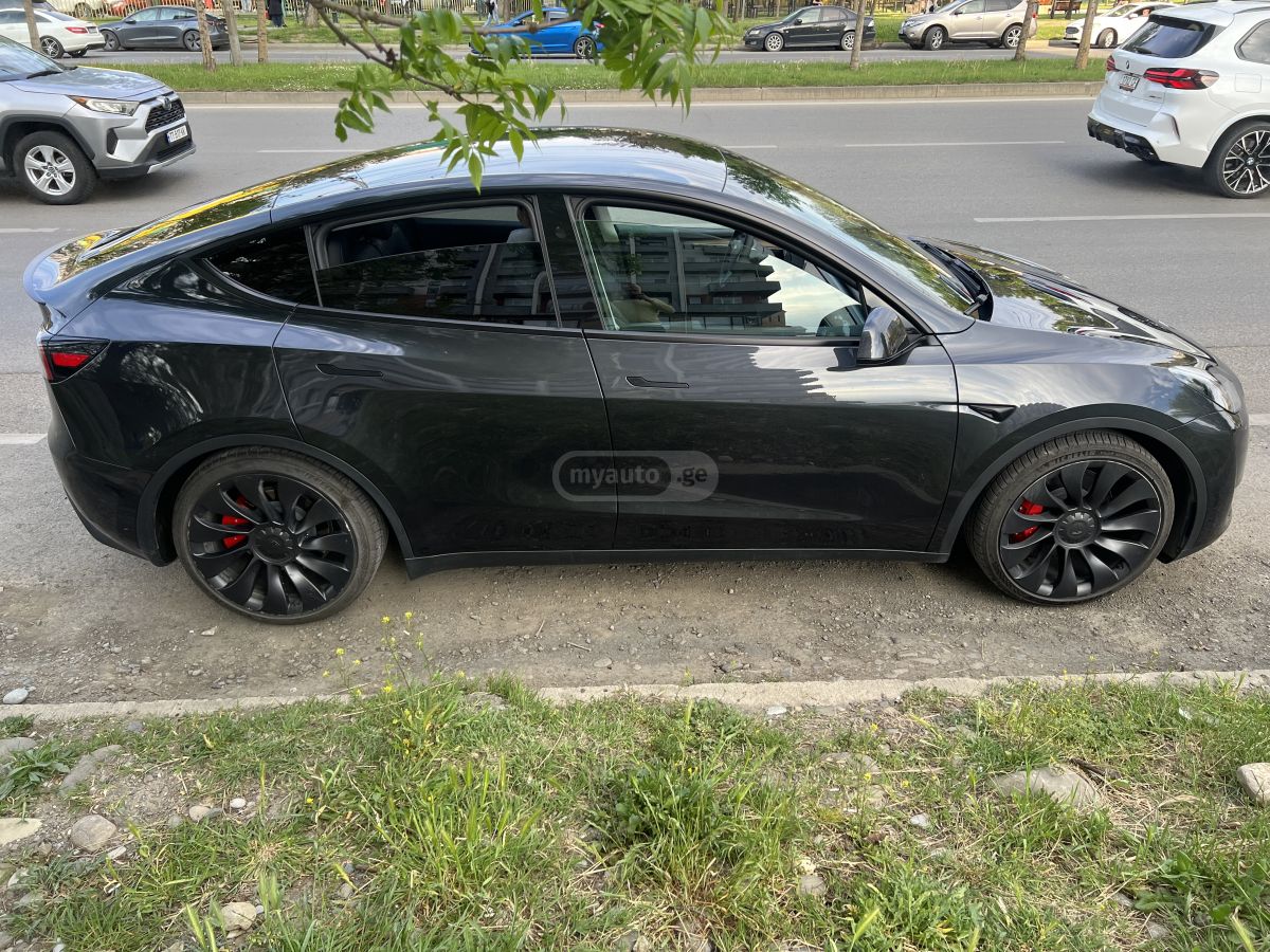 Tesla Model Y - фото 3