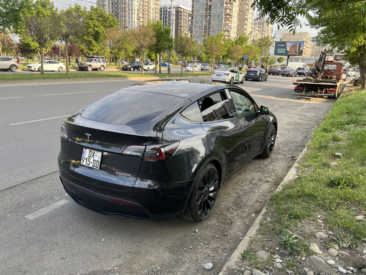 Tesla Model Y - фото 4