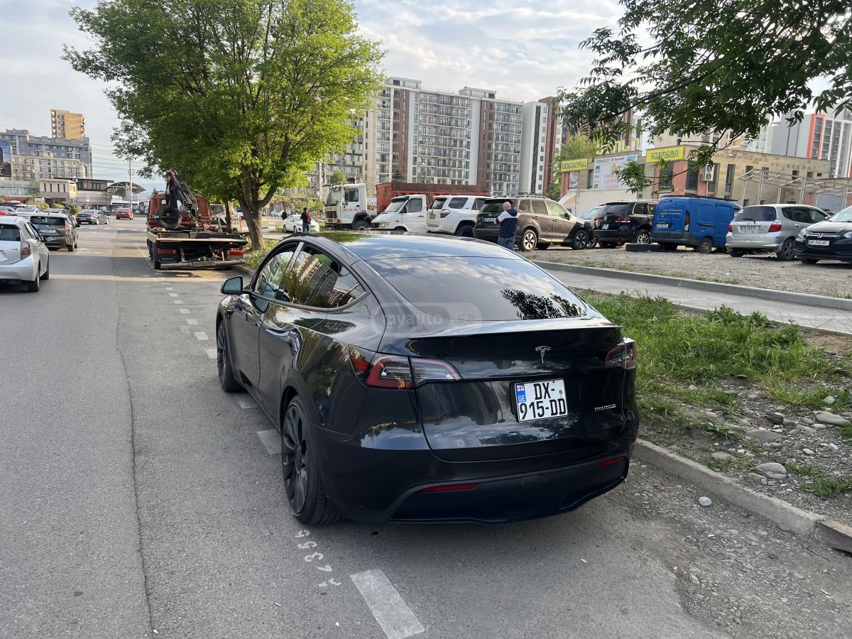 Tesla Model Y - фото 6
