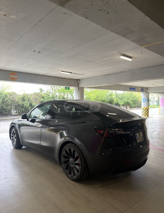 Tesla Model Y - фото 9