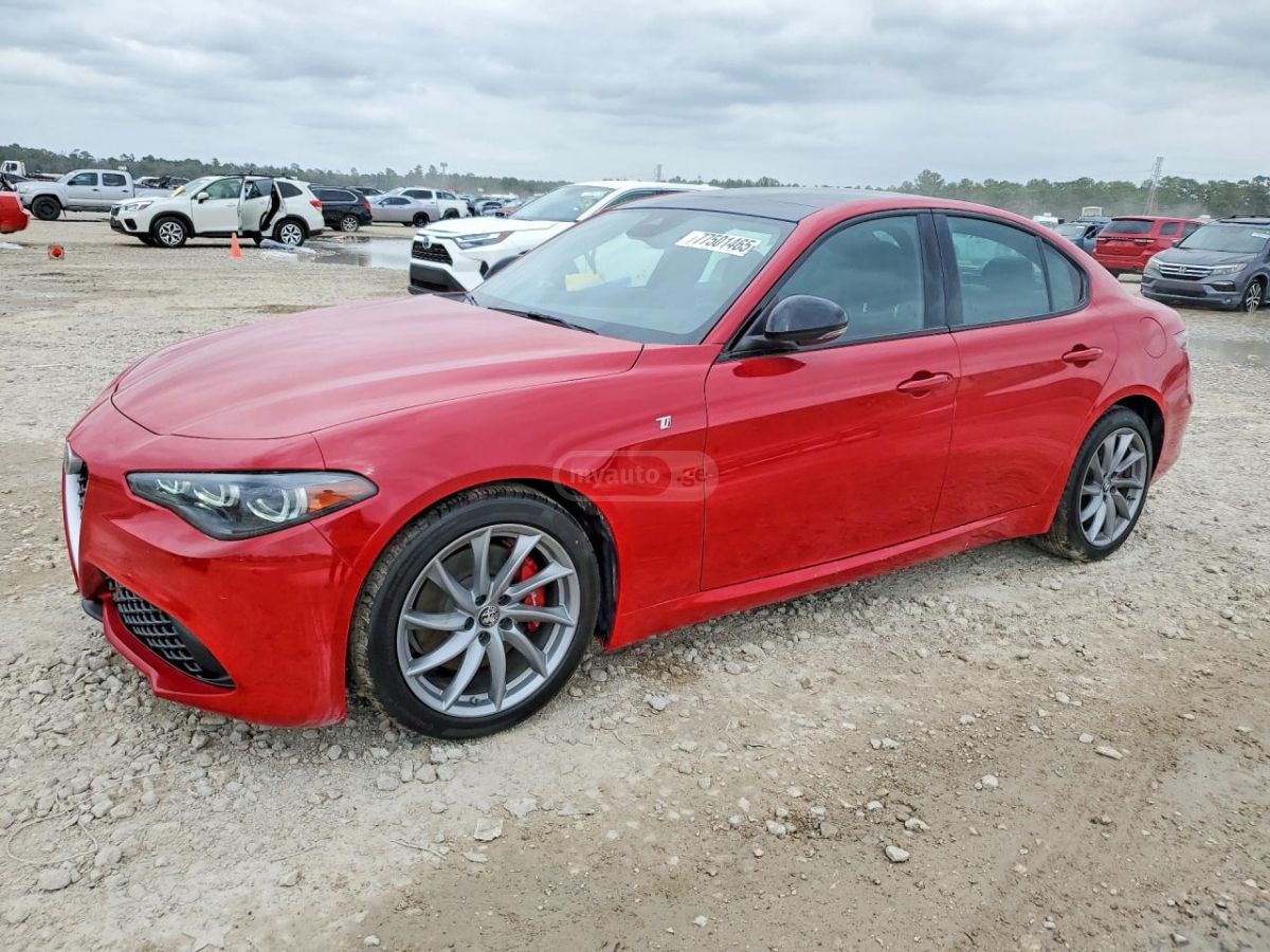 Alfa Romeo Giulia 2024 — миниатюра 1