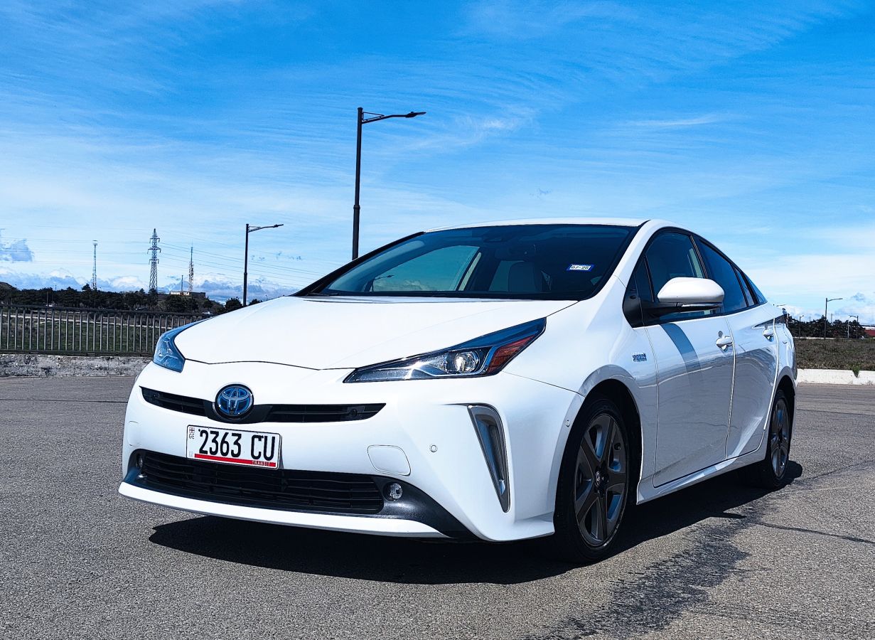 Toyota Prius - фото 1