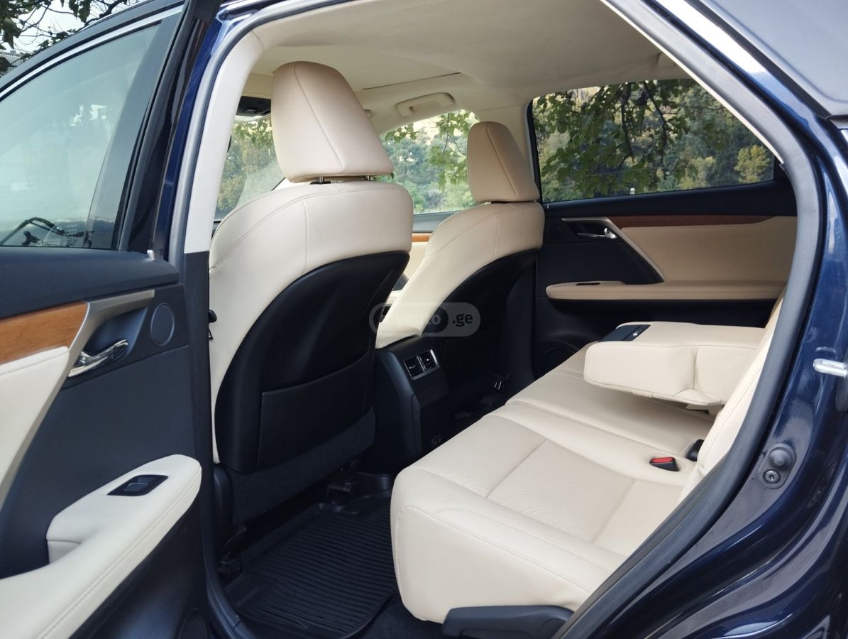 Lexus Base 4dr Front-Wheel Drive Aut — миниатюра 9