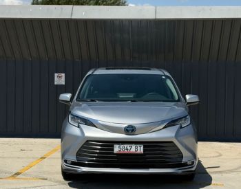 ToyotaSienna2021