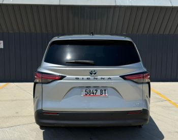 ToyotaSienna2021
