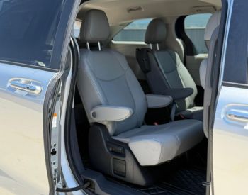 ToyotaSienna2021