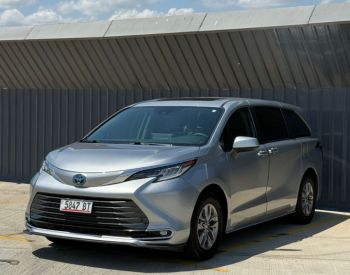 ToyotaSienna2021