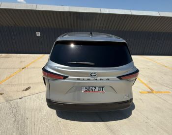 ToyotaSienna2021