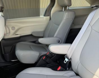 ToyotaSienna2021