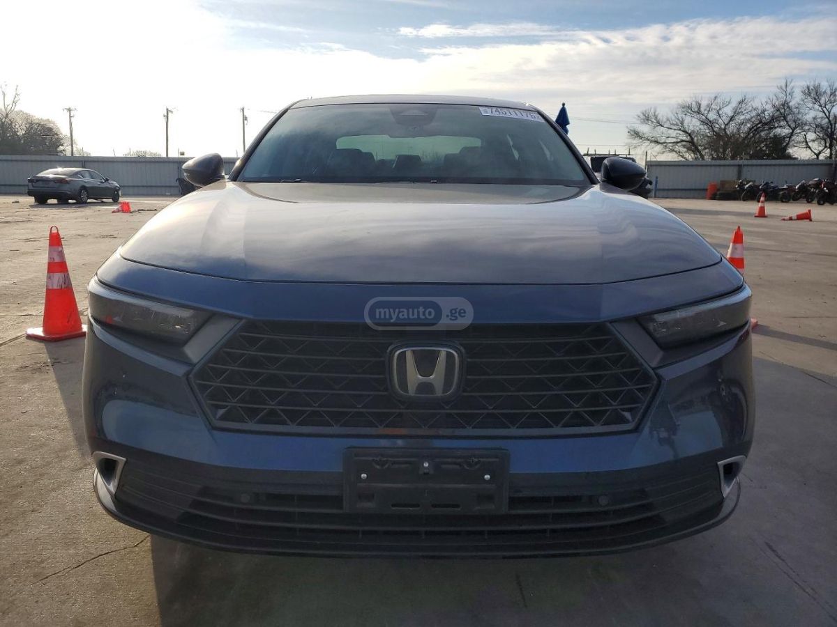 Honda Touring 4dr Sedan CVT — миниатюра 2