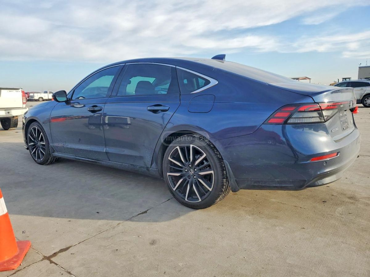 Honda Touring 4dr Sedan CVT — миниатюра 3