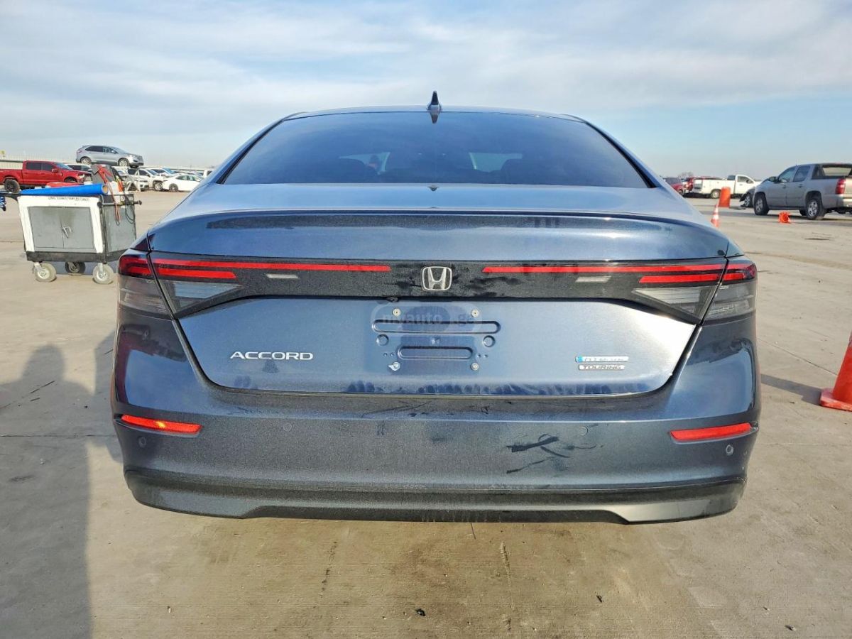 Honda Touring 4dr Sedan CVT — миниатюра 6