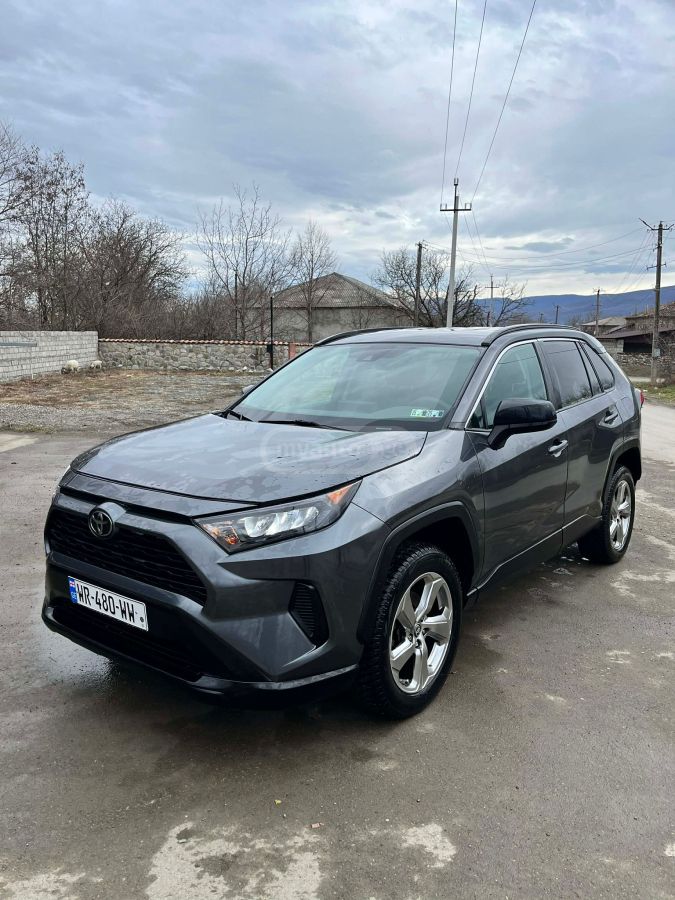 Toyota RAV 4 - фото 1