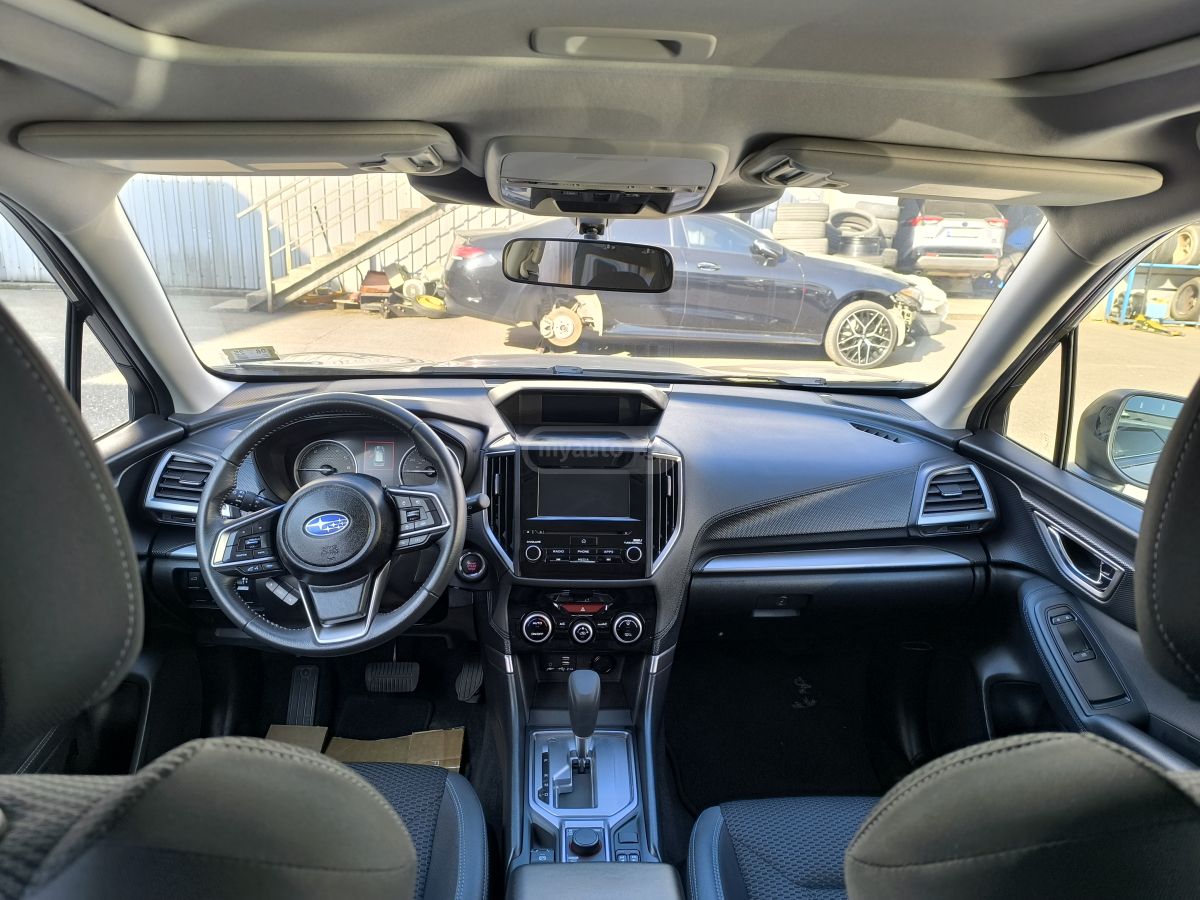 Subaru Premium 4dr All-Wheel Drive CV — миниатюра 6