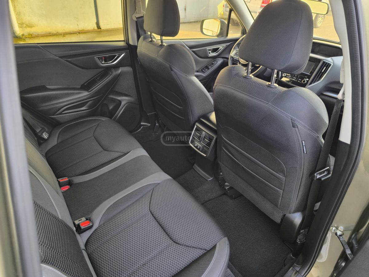 Subaru Premium 4dr All-Wheel Drive CV — миниатюра 8