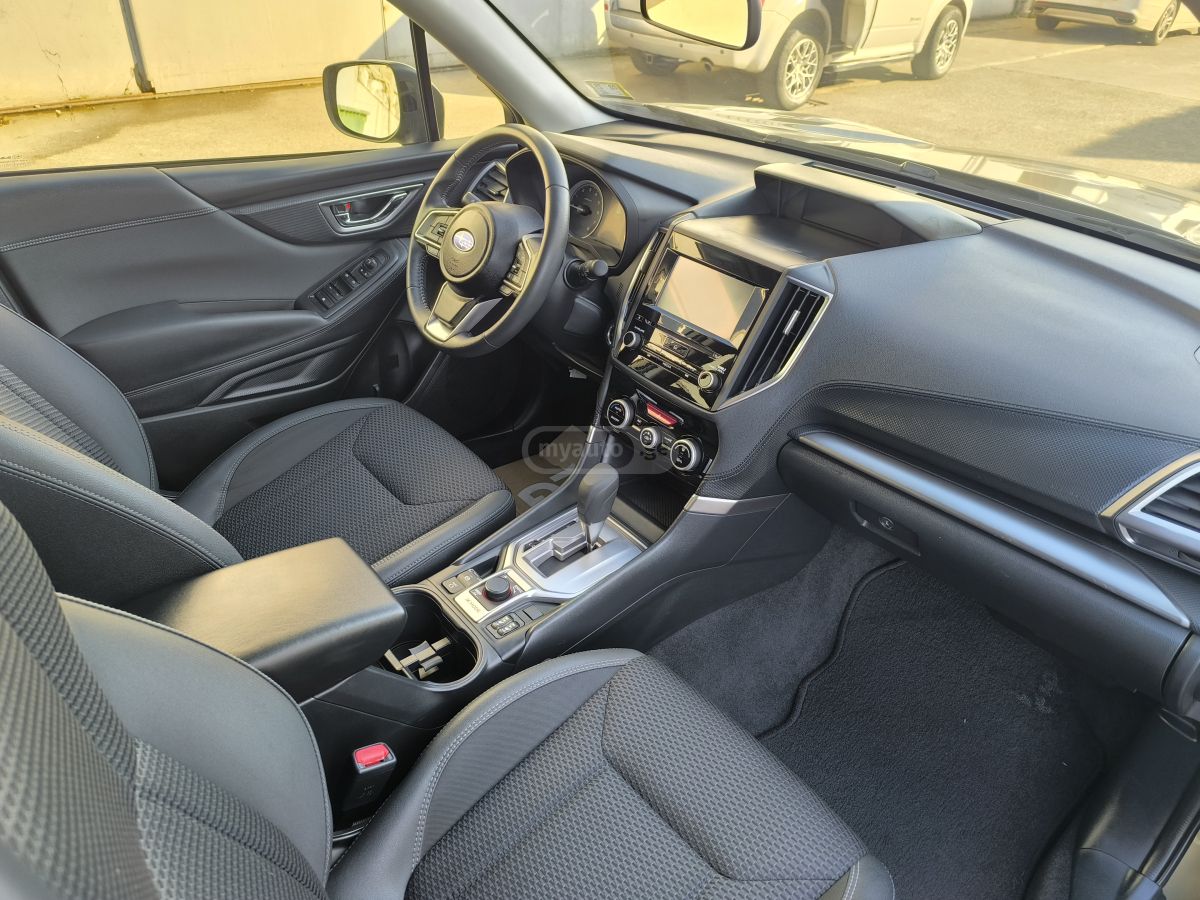 Subaru Premium 4dr All-Wheel Drive CV — миниатюра 9