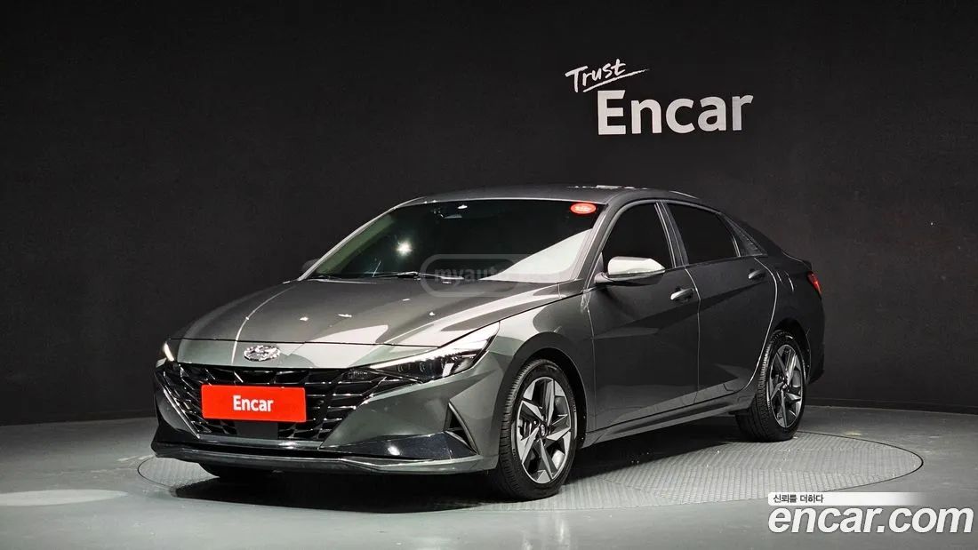 Hyundai Elantra - фото 1