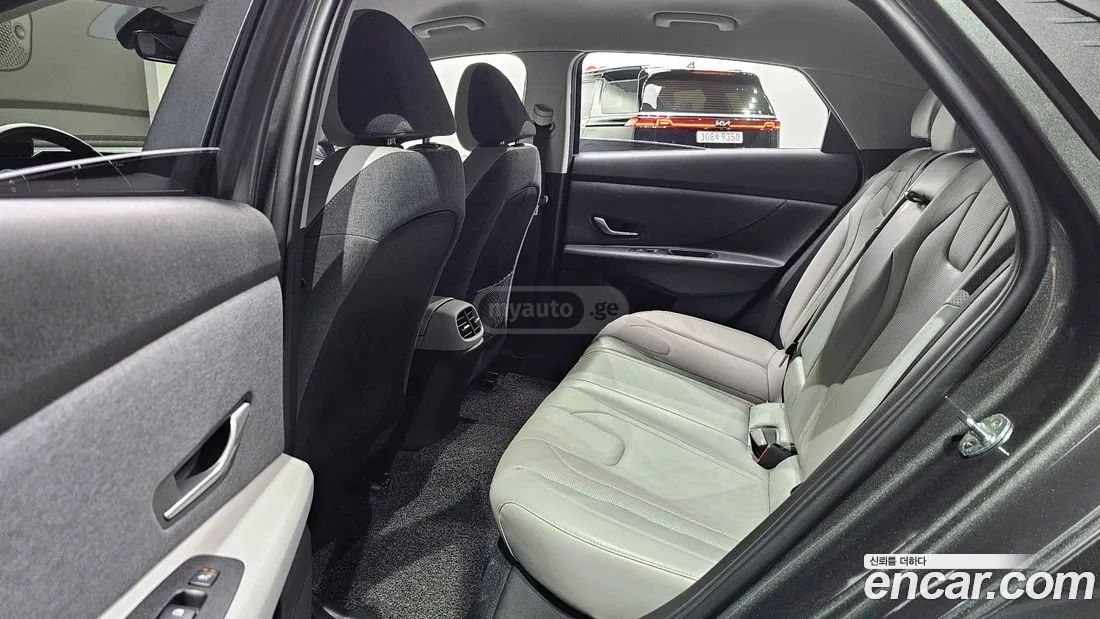 Hyundai Elantra - фото 12