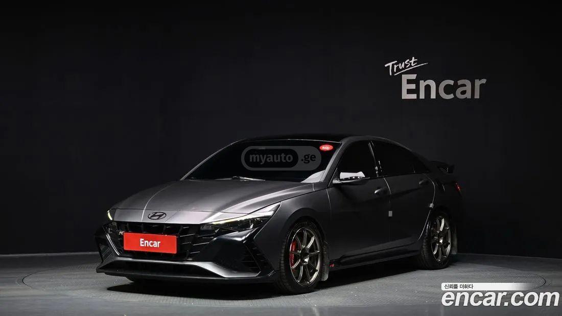 Hyundai Elantra - фото 1