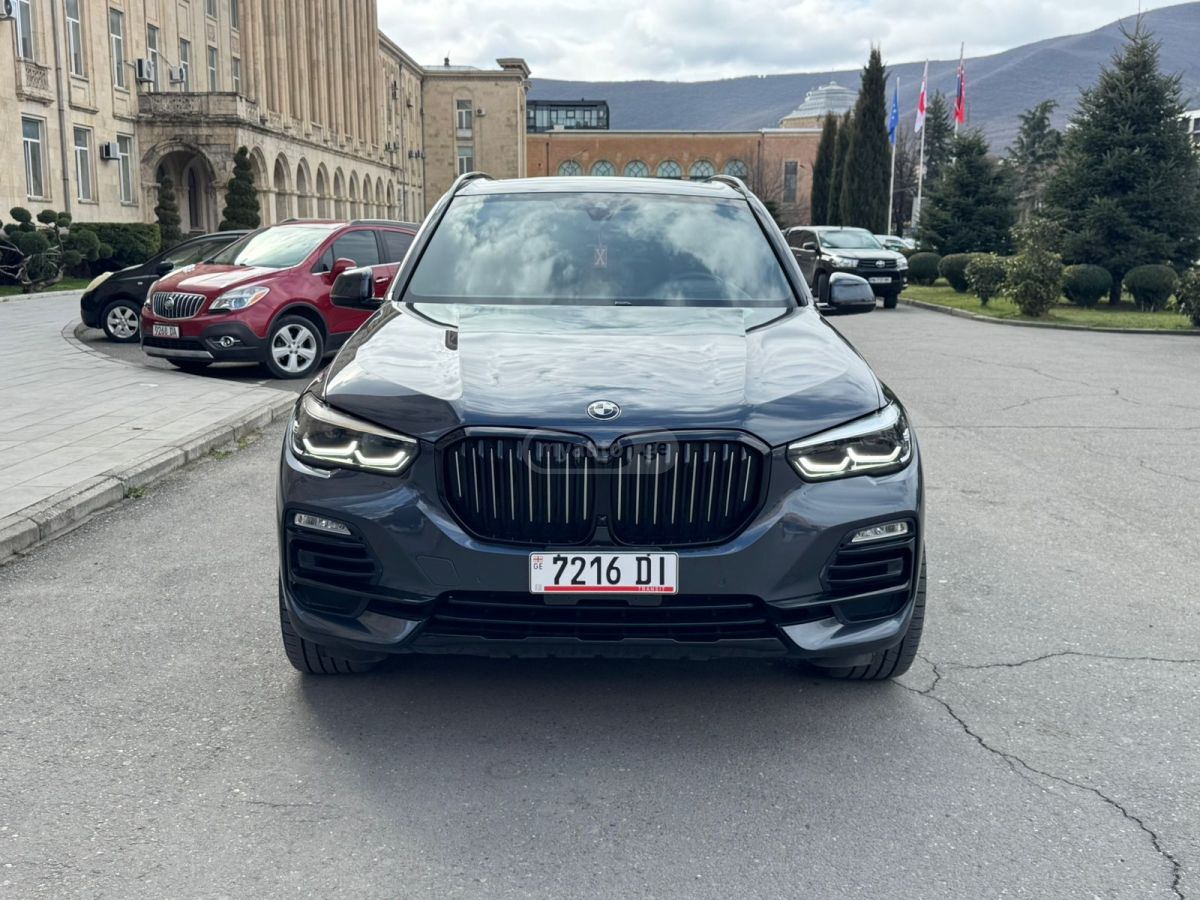 BMW X5 - фото 1