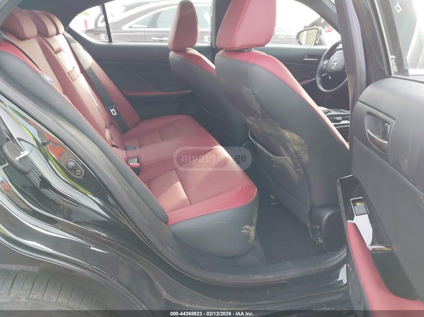 Lexus IS 300 2024 — миниатюра 8