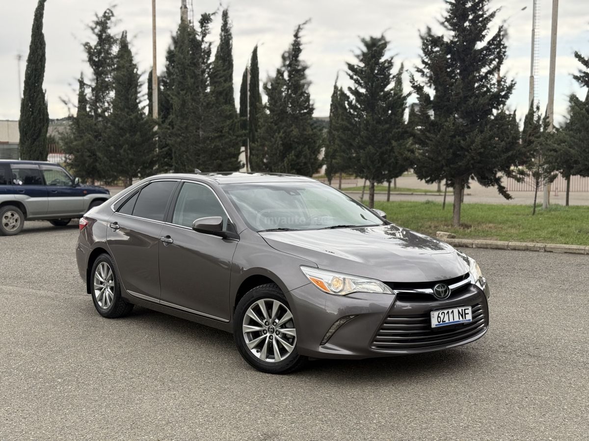 Toyota Camry - фото 2