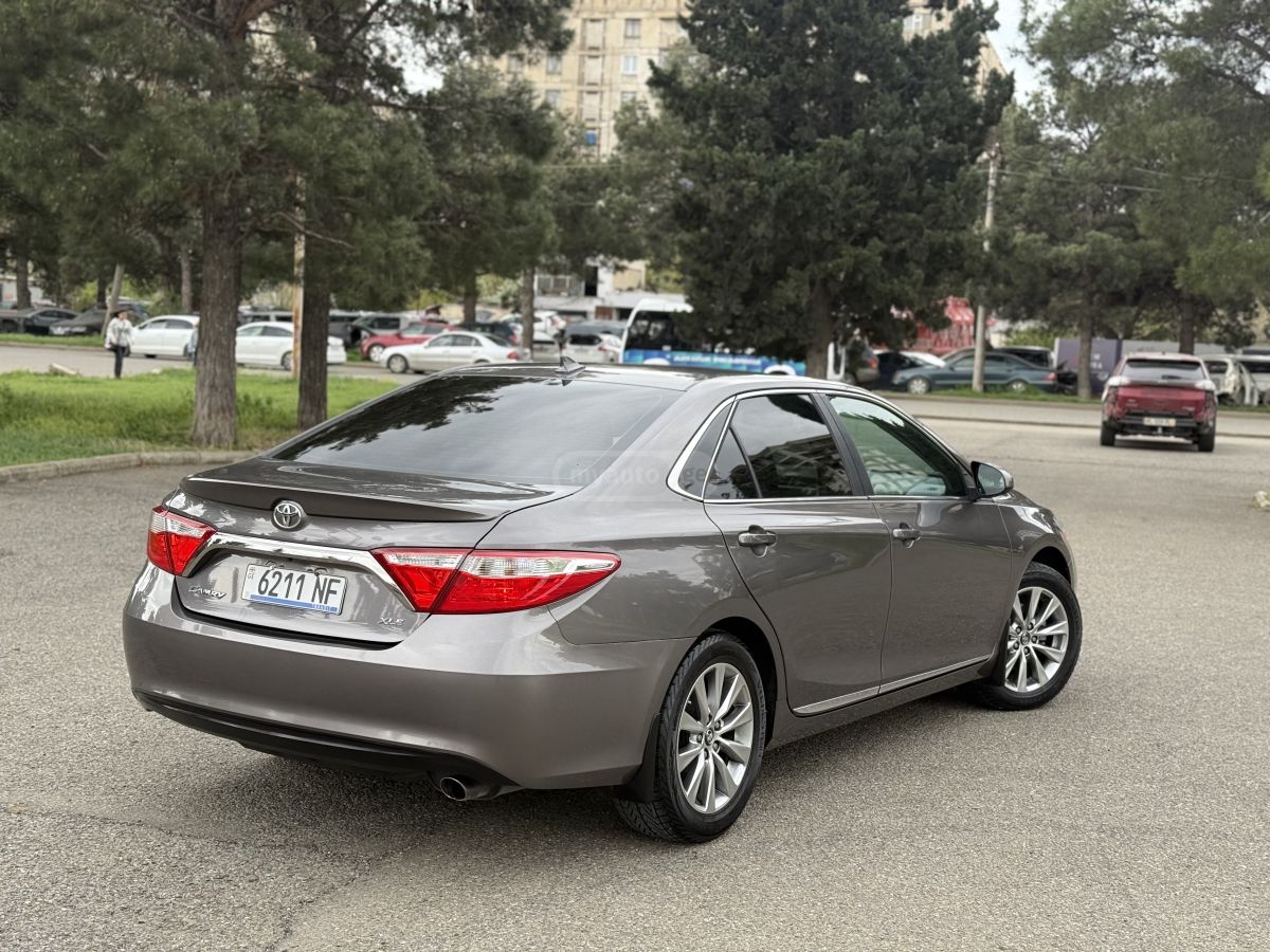 Toyota Camry - фото 3