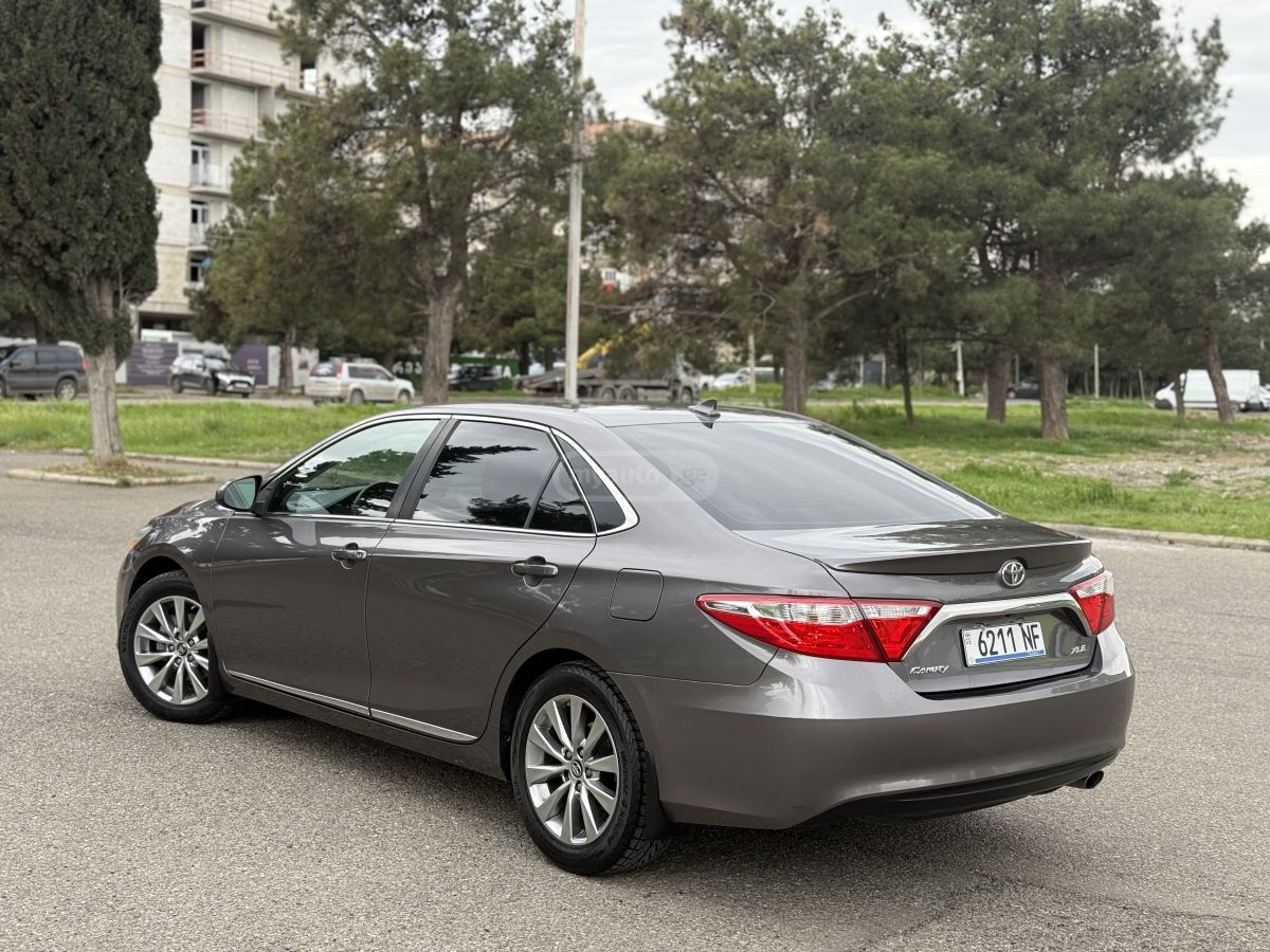 Toyota Camry - фото 8